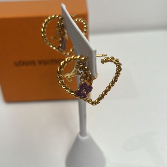 LOUIS VUITTON GOLD Heart Shaped EARRINGS - Picture 6 of 6